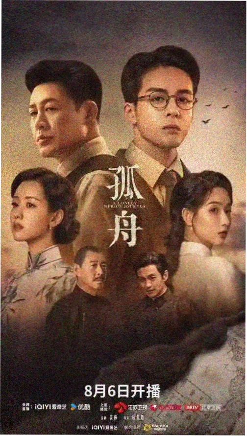 桥下书摊的夜读场景，读者翻看页面上密集的搞笑漫画图片